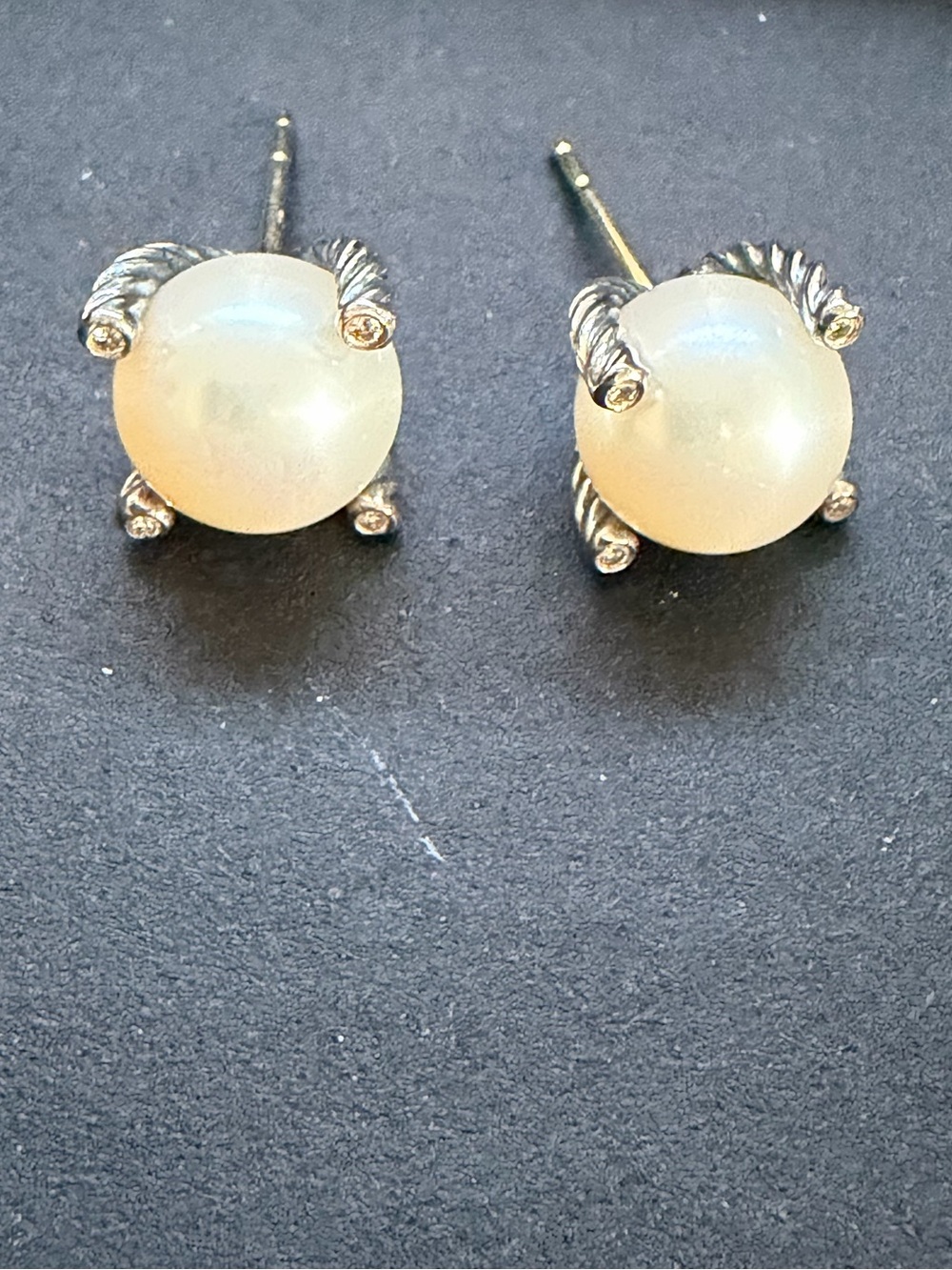 David Yurman Pearl Stud Earrings with Silver Accents & Diamond 💎 4 Post Setting